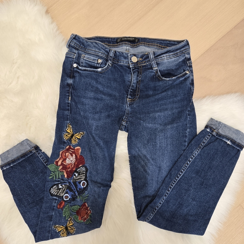 Zara Blue Ankle Cropped Jeans with Floral Embroidery